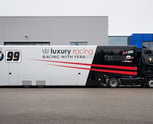 Luxury Racing Racetrailer - Aussenansicht